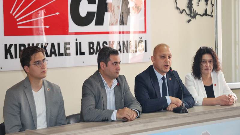 Kavga ettiği amcasını sokak ortasında tabancayla vurdu
