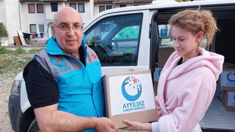 Kavga ettiği amcasını sokak ortasında tabancayla vurdu