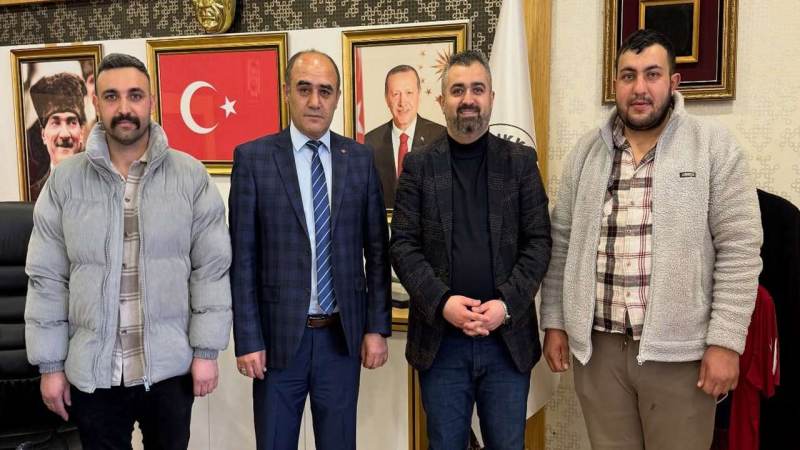 Kavga ettiği amcasını sokak ortasında tabancayla vurdu