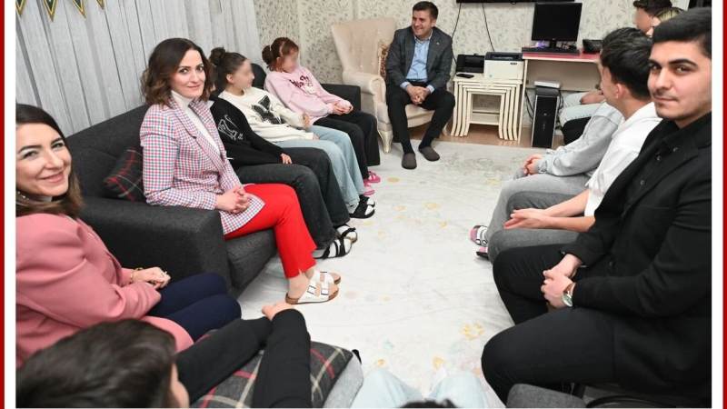 Kavga ettiği amcasını sokak ortasında tabancayla vurdu