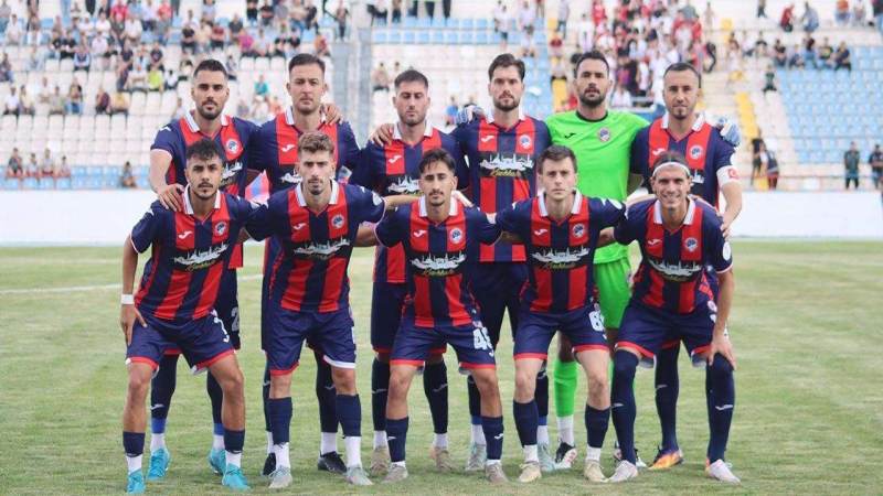 Kavga ettiği amcasını sokak ortasında tabancayla vurdu