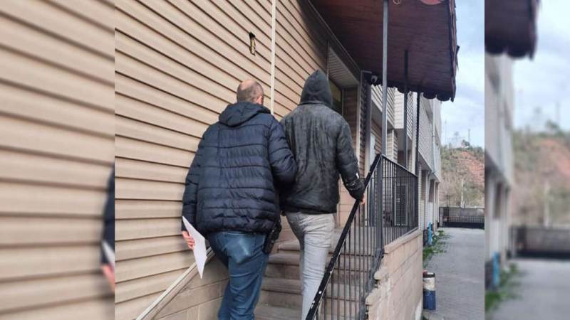 Kavga ettiği amcasını sokak ortasında tabancayla vurdu