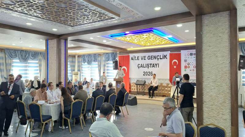Kavga ettiği amcasını sokak ortasında tabancayla vurdu