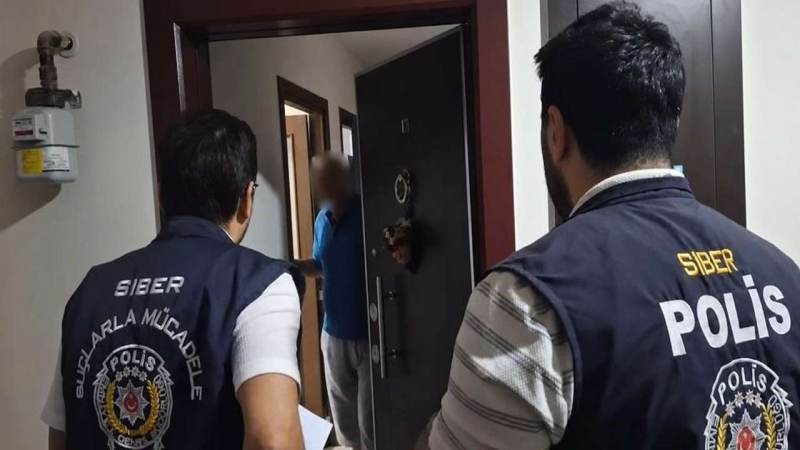 Kavga ettiği amcasını sokak ortasında tabancayla vurdu