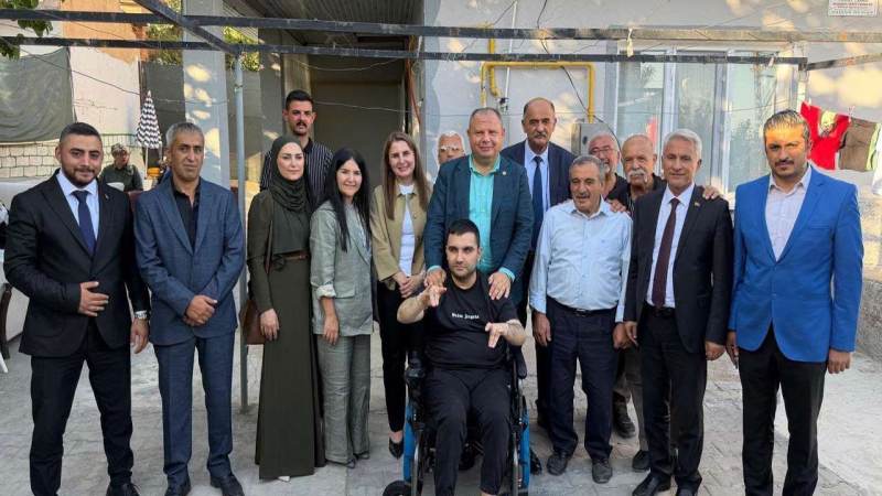 Kavga ettiği amcasını sokak ortasında tabancayla vurdu